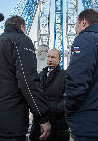 14 октября. Владимир Путин (на фото в центре) проинспектировал космодром Восточный 