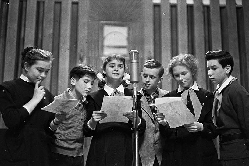 1962 год. Всесоюзное радио. Московские школьники ведут передачу &quot;Пионерская зорька&quot;