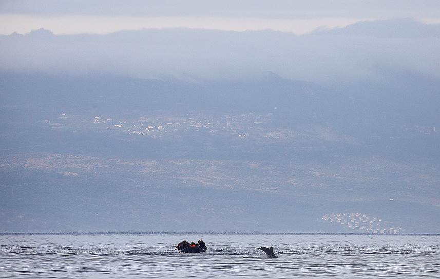 Остров Лесбос, Греция. Лодка с мигрантами 