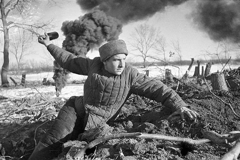 28 июля 1942 года с целью остановить наступление немецких войск Иосиф Сталин подписал приказ № 227 «О запрещении отхода с занимаемых позиций без приказа и мерах по его обеспечению». В течение длительного времени в СССР публиковались только выдержки из приказа, касающиеся обращения к совести и воинскому долгу советских солдат. Положение о создании штрафных батальонов и рот, а также заградительных отрядов умалчивалось