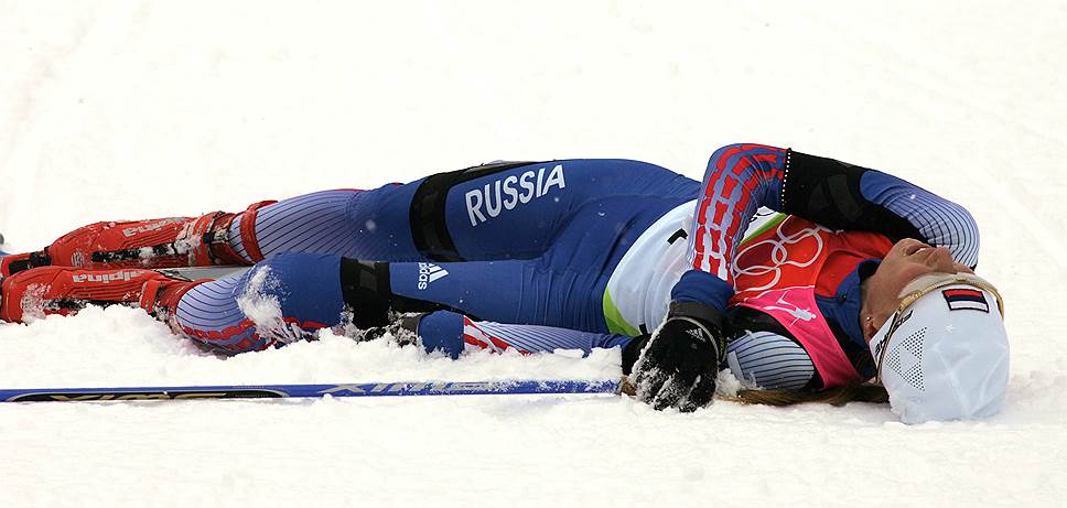 В августе 2009 года Международная федерация лыжного спорта заявила, что допинг-пробы олимпийских чемпионов Юлии Чепаловой (на фото) и Евгения Дементьева выявили рекомбинантный эритропоэтин. Оба спортсмена были дисквалифицированы на два года
