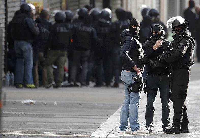 18 ноября. В ходе спецоперации в Сен-Дени убит организатор атаки на Париж Абдельхамид Абауд