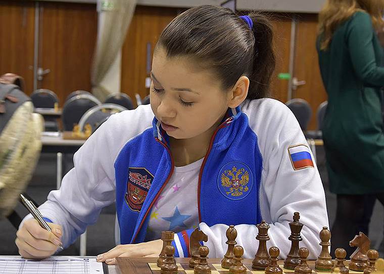 На командных чемпионатах Европы по шахматам в Рейкьявике мужская и женская сборные заняли первые места