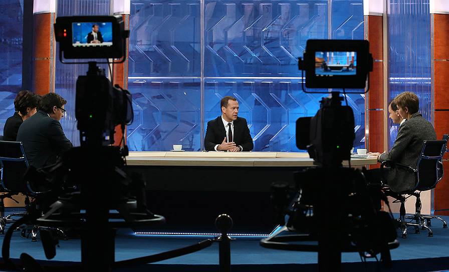 9 декабря. Премьер-министр России Дмитрий Медведев ответил на вопросы журналистов в прямом эфире