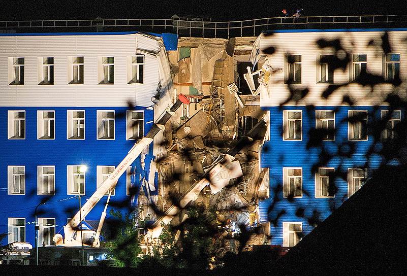12 июля. Обрушение казармы учебного центра ВДВ в Омске, погибли 23 военнослужащих
