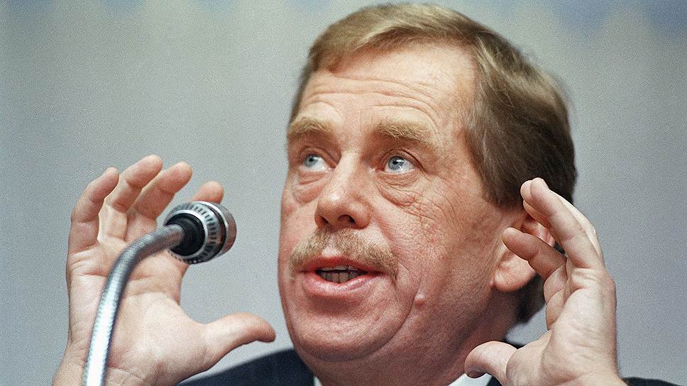 Спустя четыре года Вацлав Гавел стал уже президентом независимой Чехии и управлял страной еще десять лет — до 2003 года. Таким образом, в президентском кресле он пробыл фактически три срока, став для многих олицетворением успешного перехода страны от коммунизма к демократии