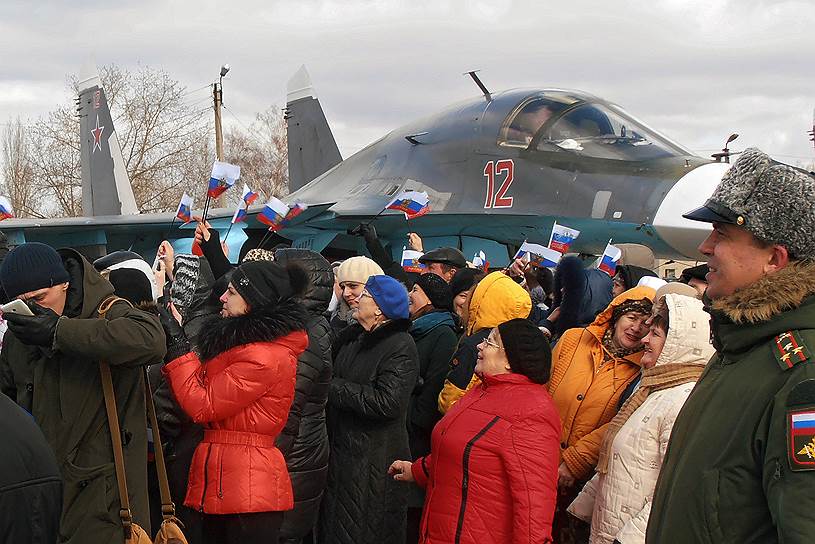 Местный священник, участвовавший во встрече российский военных из Сирии, в ходе выступления вспомнил, что «террористы убивали в Сирии еще и христиан»