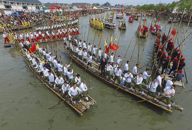 Тайчжоу, Китай. Национальный праздник Цинмин — поминовение усопших, отмечается на 104-й день после зимнего солнцестояния 