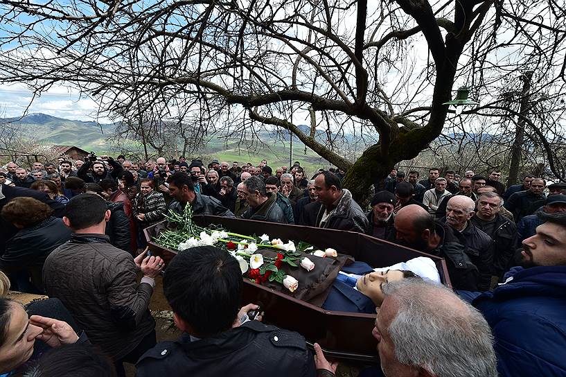 Село Гергер, Нагорный Карабах. Похороны 12-летнего мальчика, погибшего при обстреле