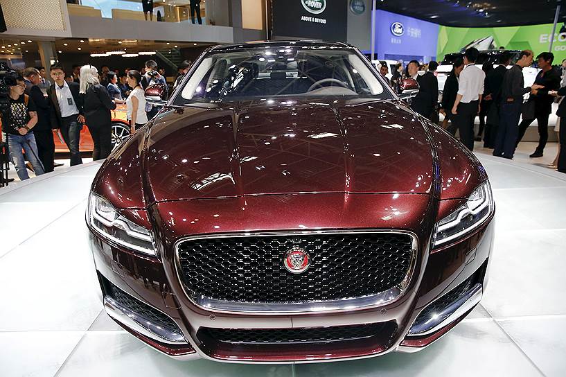 Jaguar XFL — это удлиненная на 140 мм (до 3100 мм) версия XF. Британская компания начнет продажи лимузина пока только в Китае. XFL будет первым «Ягуаром», произведенным на СП Chery Jaguar Land Rover в Китае