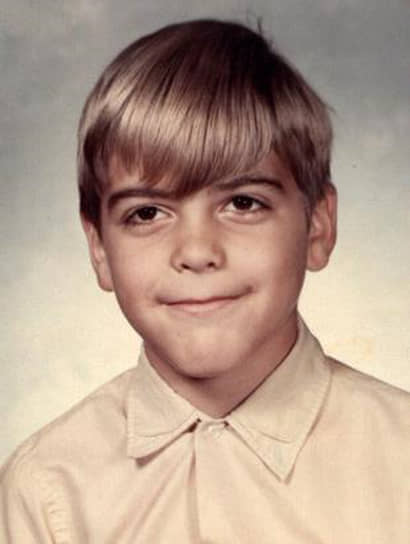 Джордж Тимоти Клуни родился 6 мая 1961 года в Лексингтоне, штат Кентукки, в семье популярного телеведущего и журналиста Ника Клуни. По материнской линии Джордж является потомком 16-го президента США Авраама Линкольна. На телевидении он впервые появился в пятилетнем возрасте, играя разных персонажей в шоу своего отца