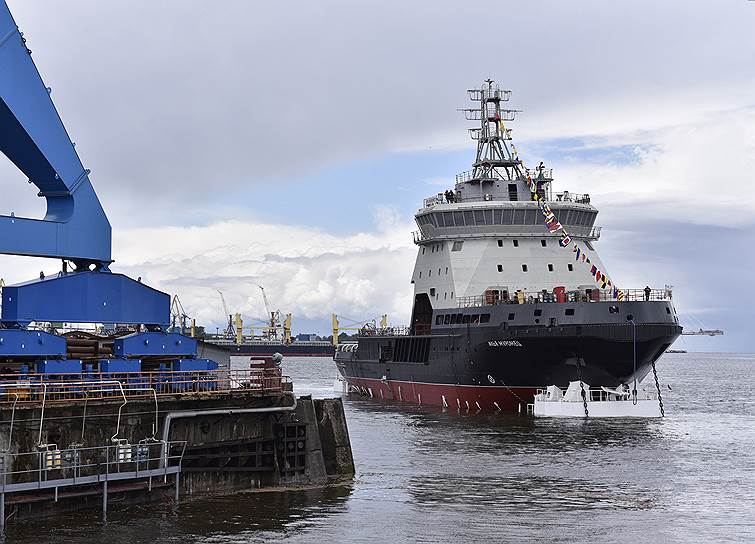 Начальник технического управления ВМФ России контр-адмирал Игорь Зварич заявил, что, вероятнее всего, Россия наладит серийное производство «богатырских» ледоколов проекта 21180