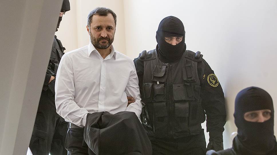 Как бывшего премьера Молдавии приговорили за закрытыми дверями
