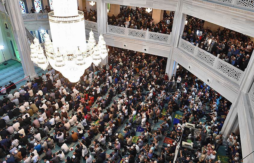 Празднование Ураза-байрама в Московской соборной мечети