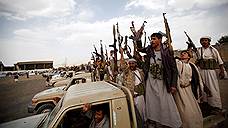 Смертники подорвали автомобили на военной базе в Йемене