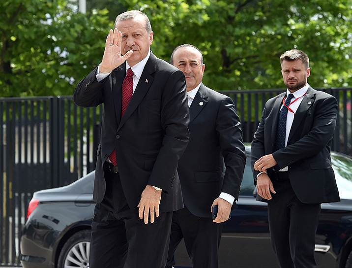 Президент Турции Реджеп Тайип Эрдоган (слева)