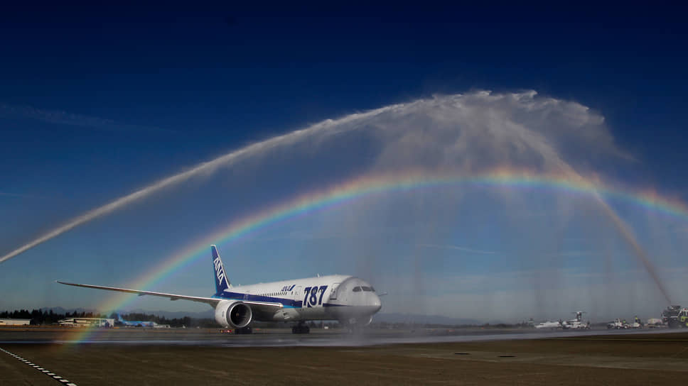 В декабре 2009 года первый полет совершил Boeing 787 Dreamliner. Его фюзеляж и крылья сделаны из легких композитных материалов. Всего было произведено более 1 тыс. единиц. 13 июля 2021 года компания объявила, что ограничит производство этой модели ради ее доработки
