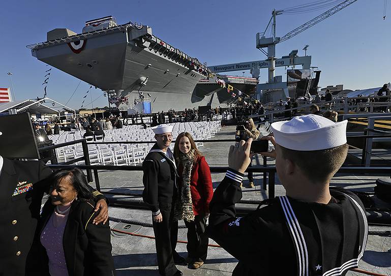 2 июня 2017 года ВМС США получили новейший авианосец Gerald R. Ford. Стоимость корабля, строительство которого началось в 2009 году, составляет почти $13 млрд. Полное водоизмещение — 98 тыс. тонн, длина — 337 м, авиационная группа — свыше 75 вертолетов и БПЛА. 