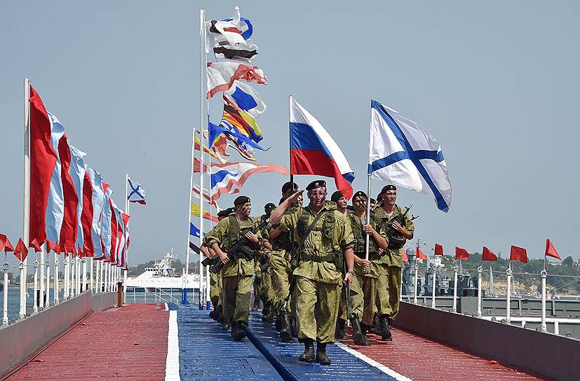 Военно-морской парад в Севастополе