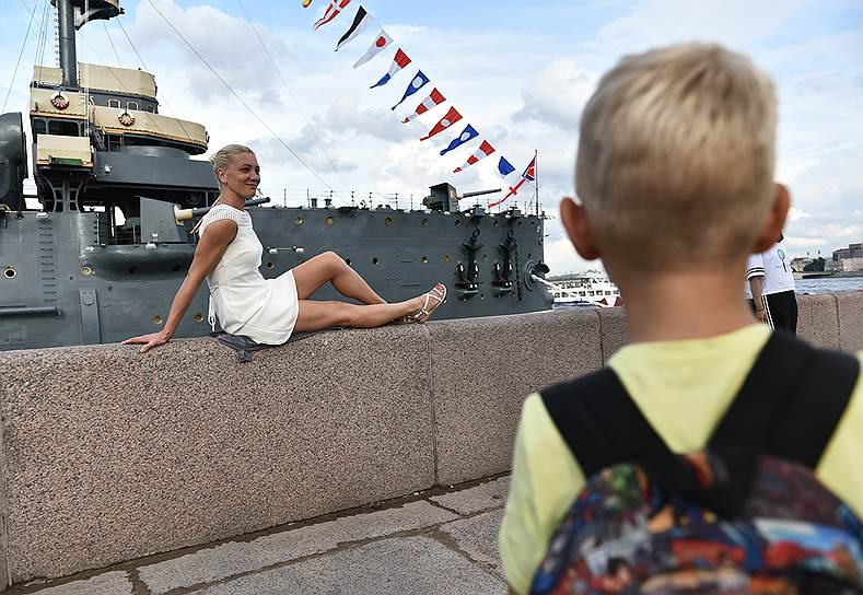Народные гуляния в честь дня ВМФ в Санкт-Петербурге