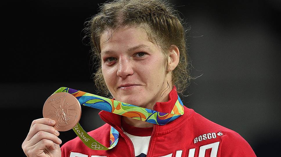 Бронза Екатерины Букиной стала третьей наградой российских участниц олимпийского турнира по женской борьбе