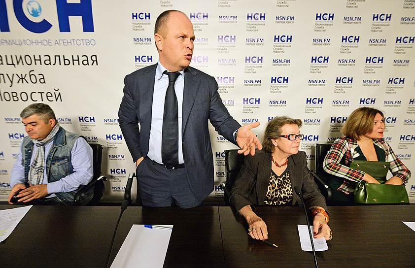 Председатель комиссии по безопасности Общественной Палаты России Антон Цветков (в центре) 