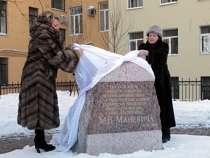 18 августа 1997 года в центре Санкт-Петербурга был застрелен вице-мэр, глава комитета по управлению городским имуществом Михаил Маневич. В 2005 году следствие установило исполнителей преступления: ими оказались киллеры, входившие в ОПГ Юрия Шутова. В 2009 году в убийстве Михаила Маневича сознался еще один член ОПГ — Алексей Гардоцкий. Однако установить заказчиков убийства не удалось — преступление считается нераскрытым