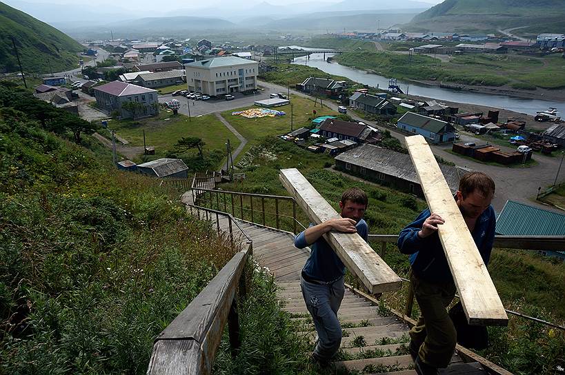 Город Курильск на острове Итуруп