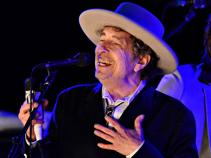 13 октября. Боб Дилан получил нобелевскую премию по литературе «за создание новых поэтических выражений в великой американской песенной традиции»