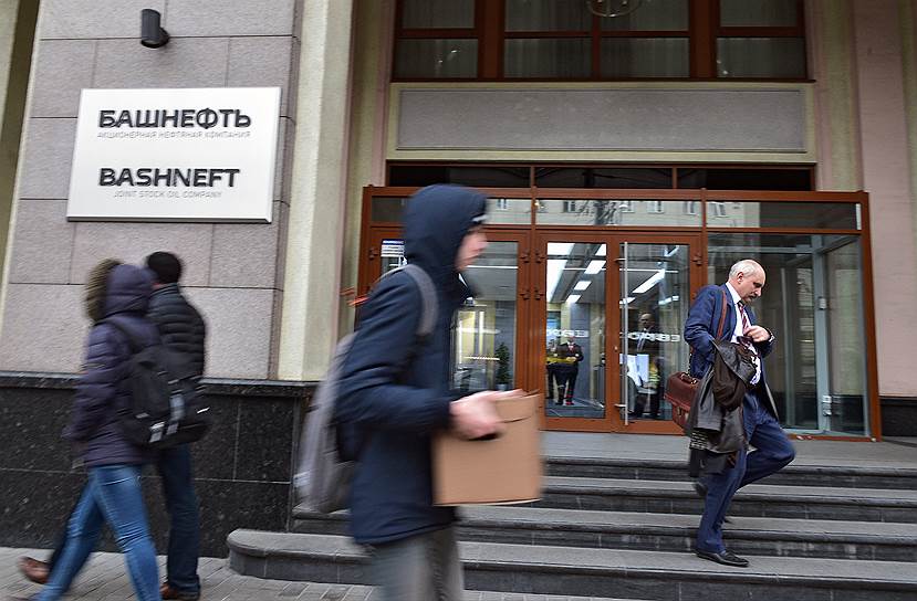 12 октября. Приватизация «Башнефти». Госпакет в 50,075% акций компании приобрела «Роснефть» за 329,7 млрд руб.