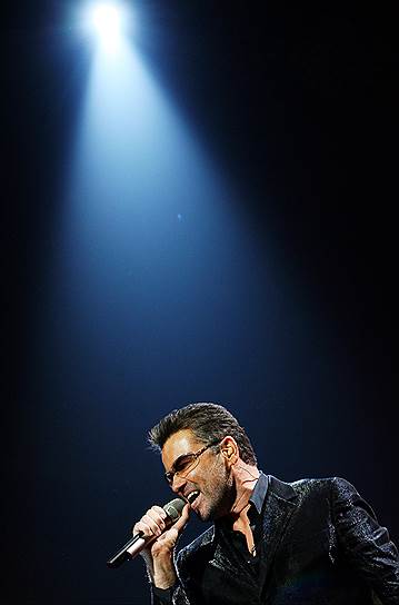 В 2000-е Джордж Майкл выпустил несколько пластинок, в том числе с каверами на собственные хиты. В 2006 году он выпустил один из лучших, по версии критиков, сингл — Twenty Five. Песня была приурочена к 25-летию карьеры певца. В рамках мирового турне он дал концерты в Москве и Киеве. Кроме того, в 2007 году Майкл заработал рекордный гонорар в $3 млн за частный концерт на вилле российского бизнесмена Владимира Потанина
