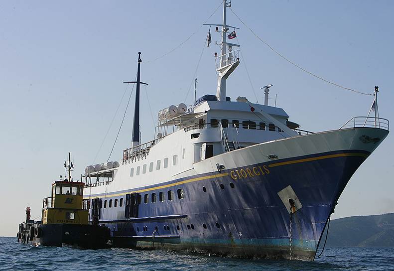 13 марта 2008 года греческий круизный лайнер Giorgis наскочил на рифы в 5 км от острова Порос (Греция), недалеко от Афин. Судно с регистровым тоннажем 886 тонн получило пробоину. На борту находились 278 пассажиров и 35 членов экипажа, все они были спасены. Giorgis принадлежал компании Hydraiki Corporate Cruises, которая специализируется на однодневных круизах по греческим островам