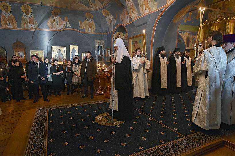 «Господь забрал к себе замечательных людей,— сказал патриарх Кирилл.— Для нас — трагедия, для Бога не трагедия, потому что, в отличие от нас, Бог видит все. Он видит вечность»
