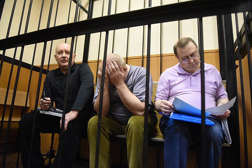 Слева направо подсудимые по делу: Виталий Быков, Александр Монастыршин, Иван Лозюк