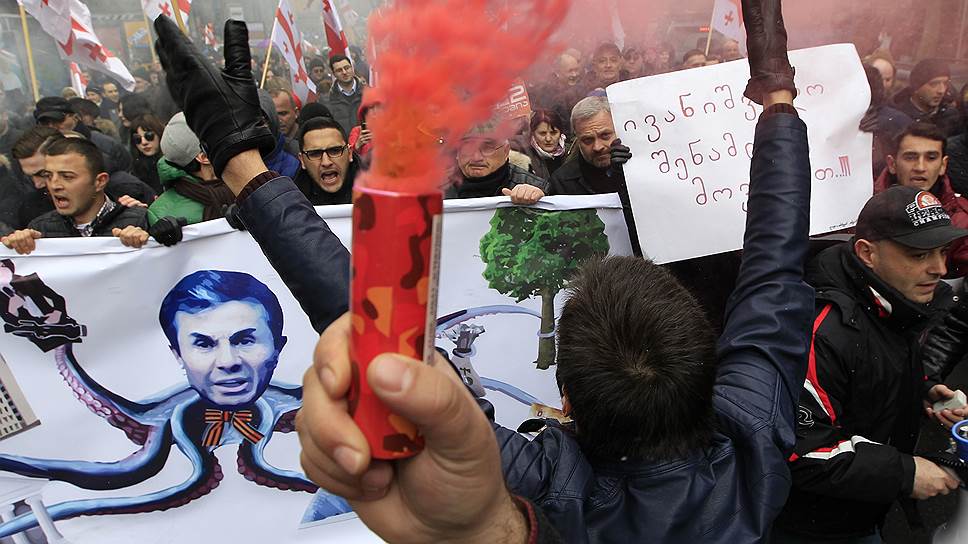 Как сторонники Михаила Саакашвили на несколько часов парализовали работу мэрии Тбилиси