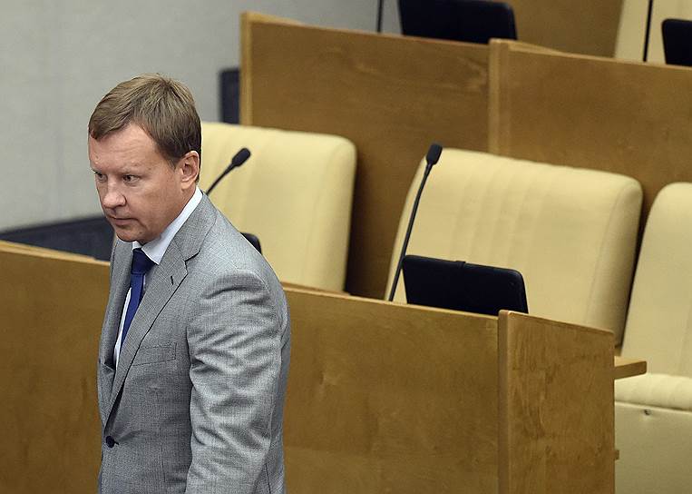 3 марта. Басманный райсуд удовлетворил ходатайство Следственного комитета России о заочном аресте бывшего депутата Госдумы от КПРФ Дениса Вороненкова, обвиняемого в мошенничестве. Теперь СКР может объявить международный розыск господина Вороненкова