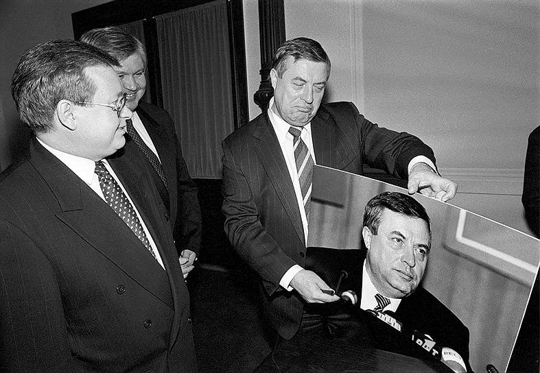 В сентябре 1991 года (во время путча «Правда» была закрыта) газету возглавил Геннадий Селезнев, до этого руководивший «Комсомольской правдой». Указ о роспуске Верховного совета в октябре 1993 года он называл антиконституционным переворотом, после чего «Правду» вновь закрыли. Условием возрождения издания со стороны Министерства печати стали смена названия и главного редактора. В 1993 году Селезнев был избран депутатом Госдумы первого созыва