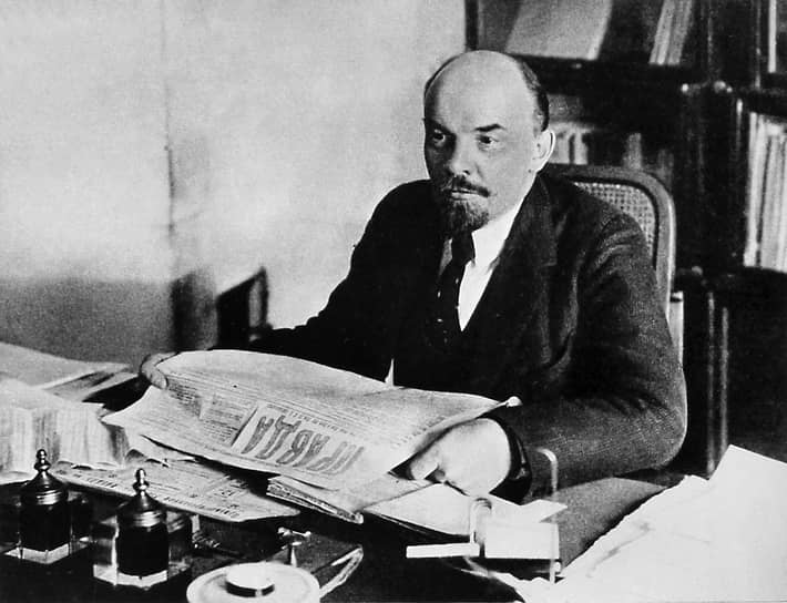 В 1912 году Пражская конференция РСДРП(б) приняла по инициативе Владимира Ленина решение о выпуске массовой рабочей большевистской ежедневной газеты. Деньги на ее издание собирали по заводам и фабрикам среди рабочих. Первый номер газеты «Правда» вышел в день рождения Карла Маркса