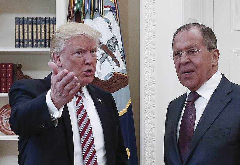 Президент США Дональд Трамп и министр иностранных дел РФ Сергей Лавров (справа)