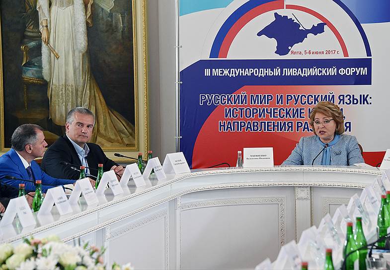 Слева направо: председатель Государственного совета Крыма Владимир Константинов, глава Крыма Сергей Аксенов и председатель Совета федерации России Валентина Матвиенко 