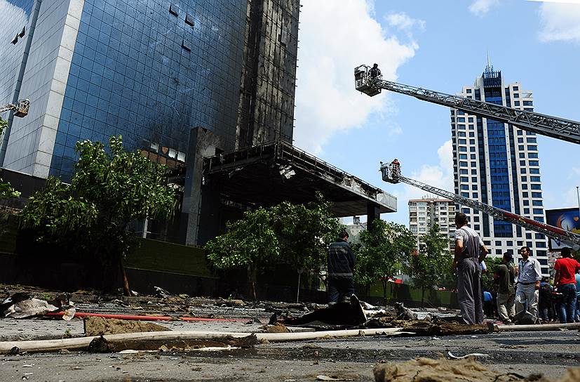 17 июля 2012 года в центре Стамбула загорелся 42-этажный небоскреб Polat Tower. Помимо апартаментов класса «люкс» в здании расположены офисы и магазины. По сообщениям властей, никто не погиб благодаря своевременной эвакуации, а причиной пожара стал неисправный кондиционер воздуха