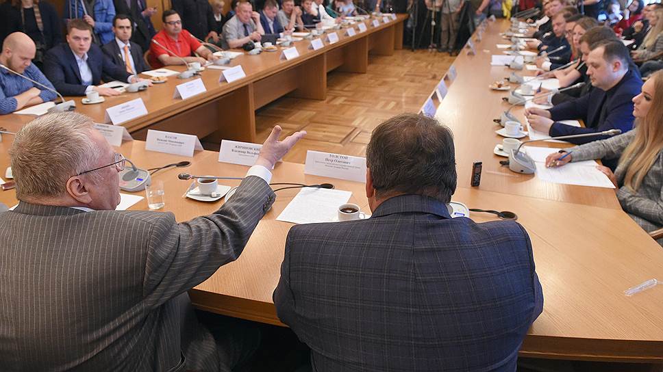 Зачем депутаты Госдумы встретились с блогерами