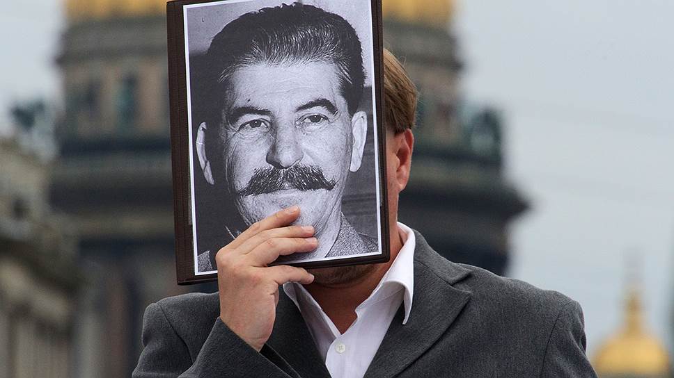 Как опрошенные россияне оценивают роль Сталина в победе во Второй мировой