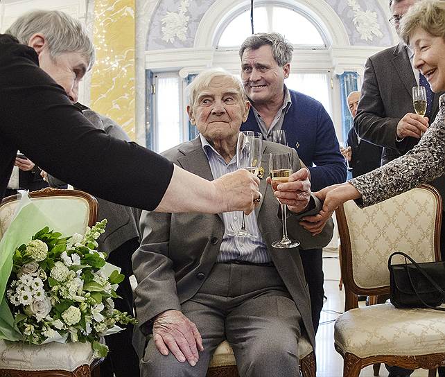 Даниил Гранин скончался 4 июля 2017 года в Санкт-Петербурге. Ему было 98 лет