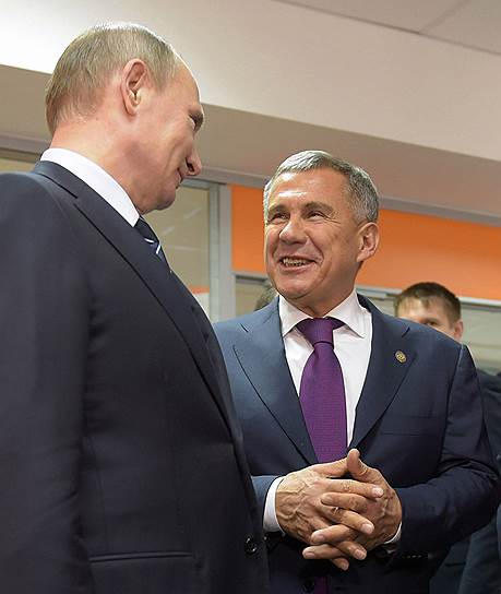 Президент России Владимир Путин (слева) и президент Республики Татарстан Рустам Минниханов 
