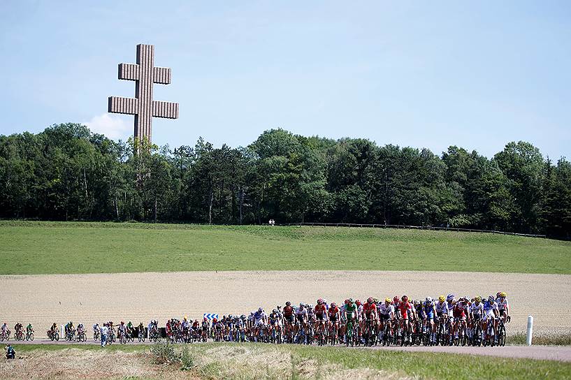Лотарингский крест на 6-м этапе Везуль — Труа
