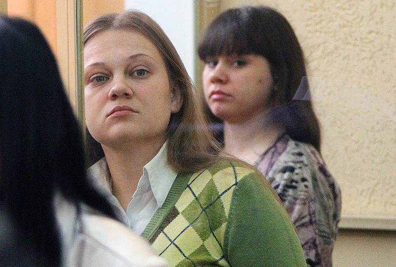 Осужденные по делу банды «ростовских амазонок» Анастасия Синельник (слева) и Виктория Тарвердиева