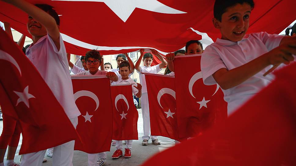 Почему США и Турция прервали визовые отношения