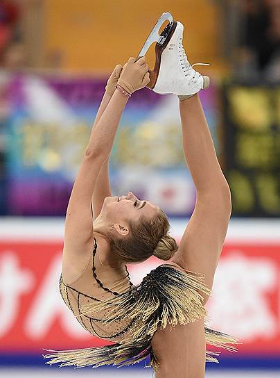 Елена Радионова (Россия) во время выступления в короткой программе