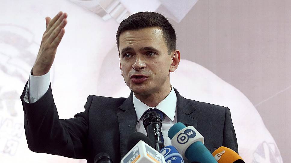 Как Илья Яшин пытался лишить муниципальных депутатов «золотых парашютов»